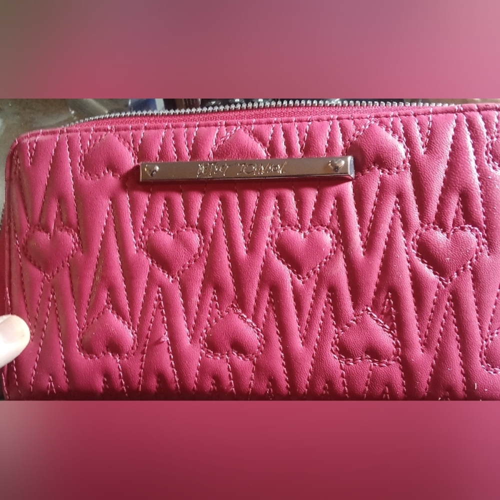 🎉HOST PICK🎉🎉 Hot pink Betsey Johnson long wristlet wallet